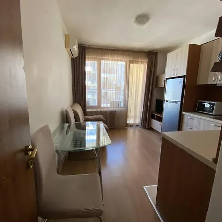 Invest Apartman Várna